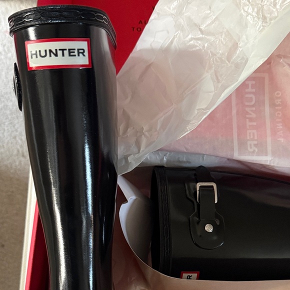 Hunter Girls Black Rain Boots “Big Kids Original Gloss” Never Worn still in box. - Picture 2 of 3